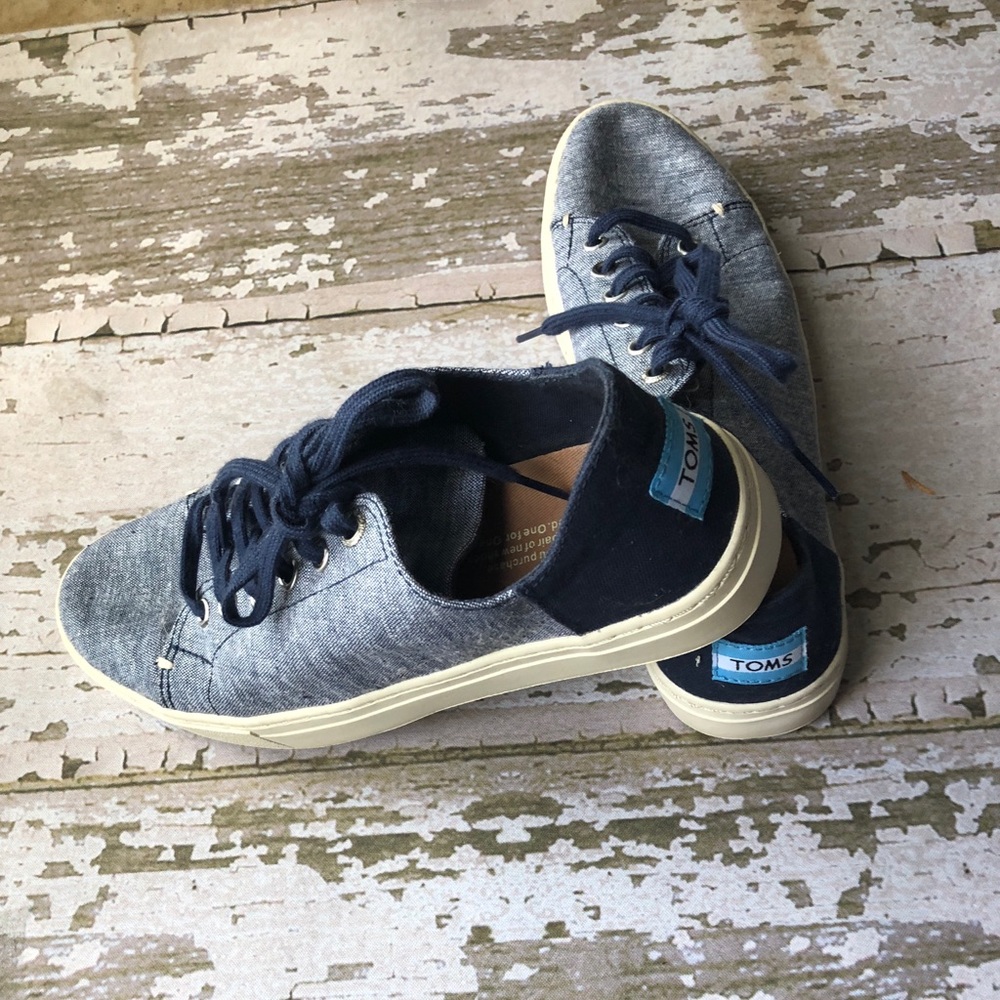 TOMS Denim Chambray sneakers size 7.5 Worn twice